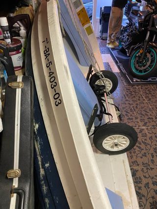 Barca de remo con ruedas