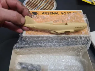 Rara maqueta Arsenal VG33 C1 1/48 de E.C.P Phenix