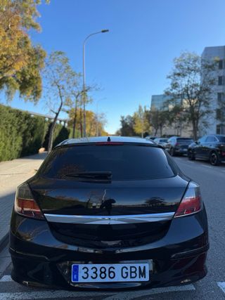 Opel Astra GTC 2010 CON PEGATINA AMBIENTAL OCASION