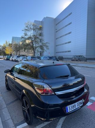 Opel Astra GTC 2010 CON PEGATINA AMBIENTAL OCASION