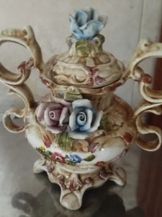 Jarrón antiguo porcelana flores decorativas