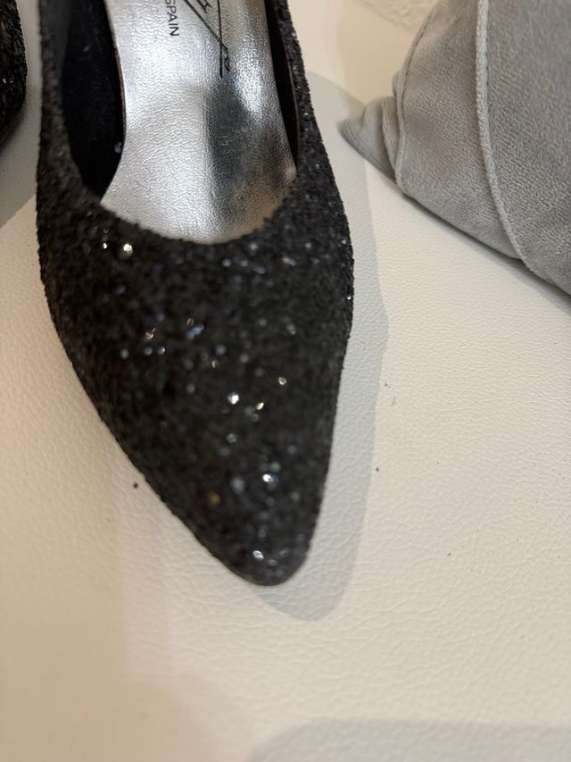 Zapatos de tacón negros con brillo