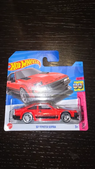 Hot Wheels '82 Toyota Supra Rojo