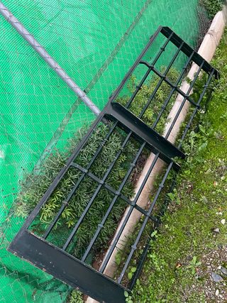 Reja de puerta metálica