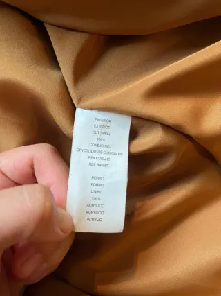 Abrigo de piel de conejo rojo