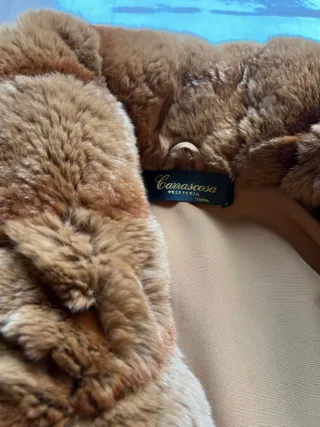 Abrigo de piel de conejo rojo