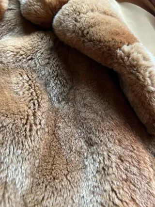 Abrigo de piel de conejo rojo