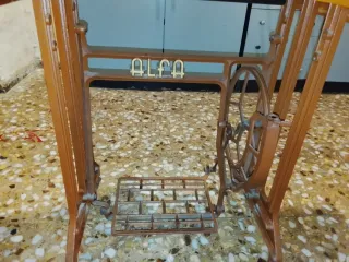 Máquina de coser Alfa