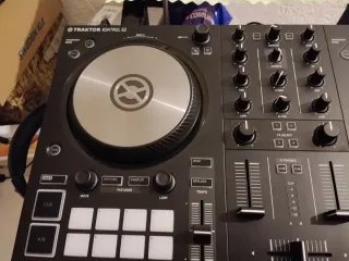 Controlador DJ Traktor Kontrol S2 MK3