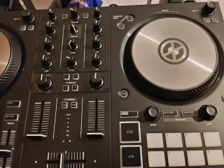 Controlador DJ Traktor Kontrol S2 MK3