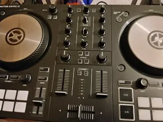 Controlador DJ Traktor Kontrol S2 MK3