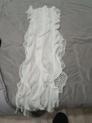 Sciarpa donna bianca con volant e pizzo