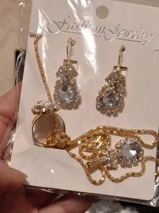 Conjunto Joyería: Pendientes, Anillo y Collar