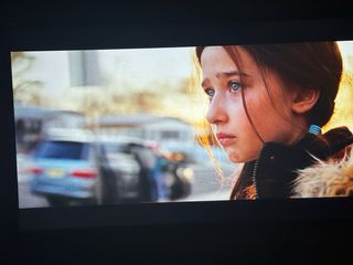 Televisión Samsung UE32M4005AW con soporte