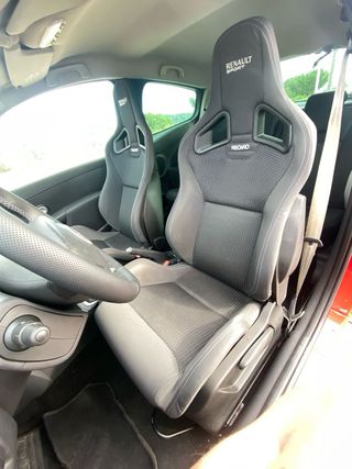 Renault Clio RS F1 Team R27