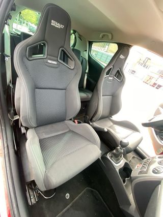 Renault Clio RS F1 Team R27