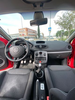 Renault Clio RS F1 Team R27