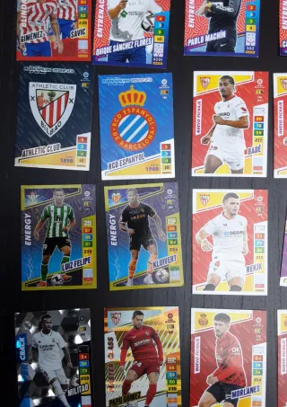 Cromos de fútbol variados