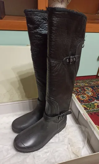 Stivali alti neri con pelliccia