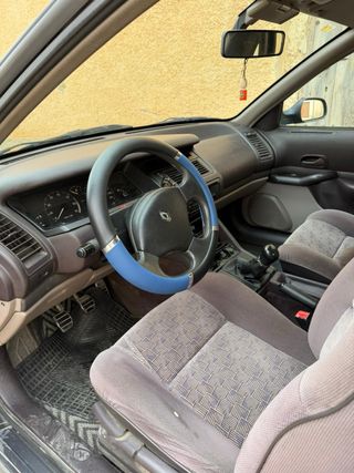 Renault Safrane 1993