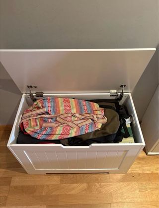 Baúl de almacenaje de madera blanco