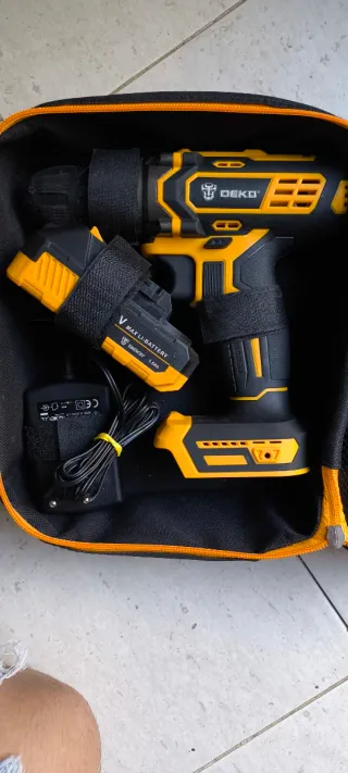 Taladro Inalámbrico DEKO con Batería y Cargador