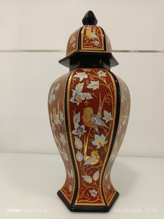 Jarrón de cerámica con diseño de pájaros