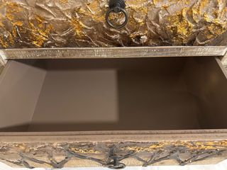 Cajonera de madera pintada a mano