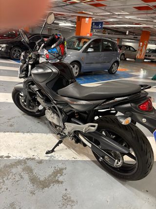 SUZUKI GLADIUS 650 (2015)