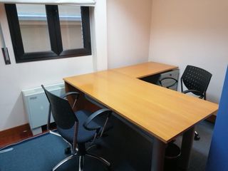 Scrivania modulare da ufficio con 3 tavoli