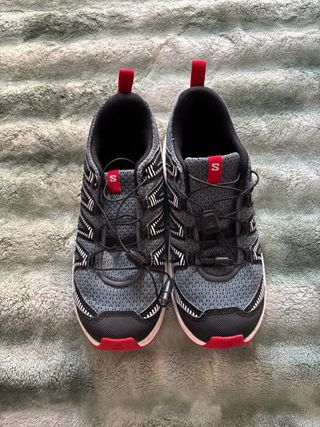 Deportivas Salomon Gris y Rojo