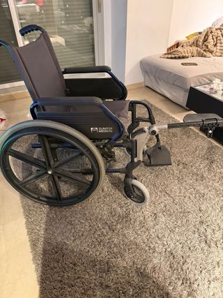 SILLA DE RUEDAS SEMI NUEVA