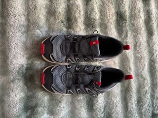 Deportivas Salomon Gris y Rojo