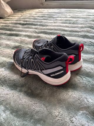 Deportivas Salomon Gris y Rojo