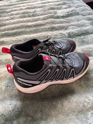 Deportivas Salomon Gris y Rojo