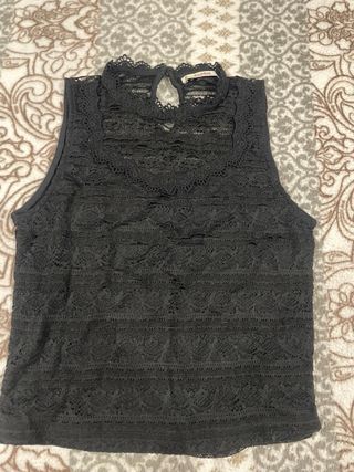 Crop top de encaje negro