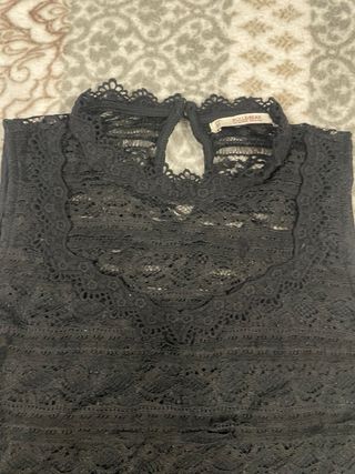 Crop top de encaje negro