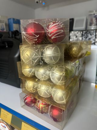 Bolas Navideñas Rojas, plateadas y doradas