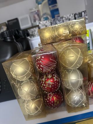 Bolas Navideñas Rojas, plateadas y doradas