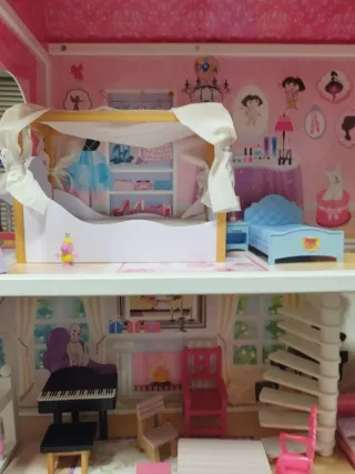 Casa de muñecas con accesorios