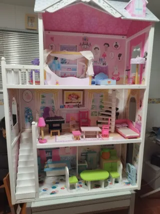 Casa de muñecas con accesorios