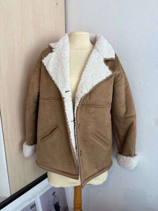 Abrigo marrón forro borreguito.