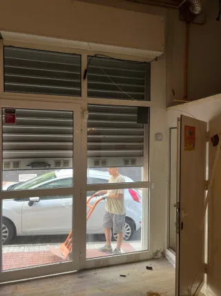 Puerta de cristal de 3 hojas