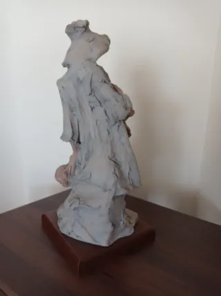 Figura decorativa mujer con cántaros