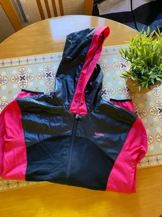 Reebok Sudadera con Capucha Rosa y Negra