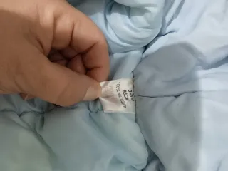 Buzo de bebé azul con capucha