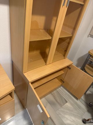 Mueble expositor y cajonera de madera