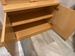 Mueble expositor y cajonera de madera