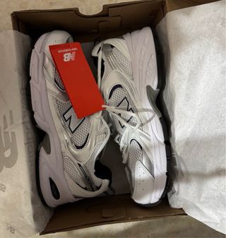 New Balance 530 Plata y Blanco