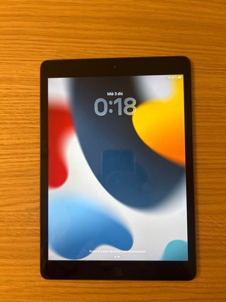 iPad 8ª Gen 128, Gris. pencil 1a gen dos fundas.